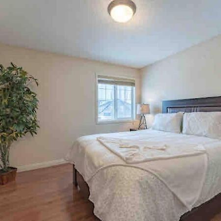 2500 Sq House In Springbank Hill Bl 261818 Villa Calgary Ngoại thất bức ảnh