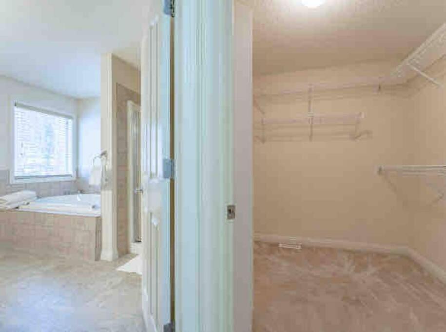 2500 Sq House In Springbank Hill Bl 261818 Villa Calgary Ngoại thất bức ảnh