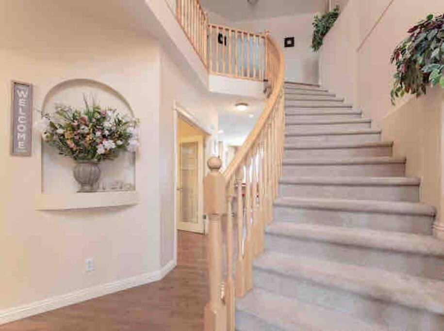 2500 Sq House In Springbank Hill Bl 261818 Villa Calgary Ngoại thất bức ảnh