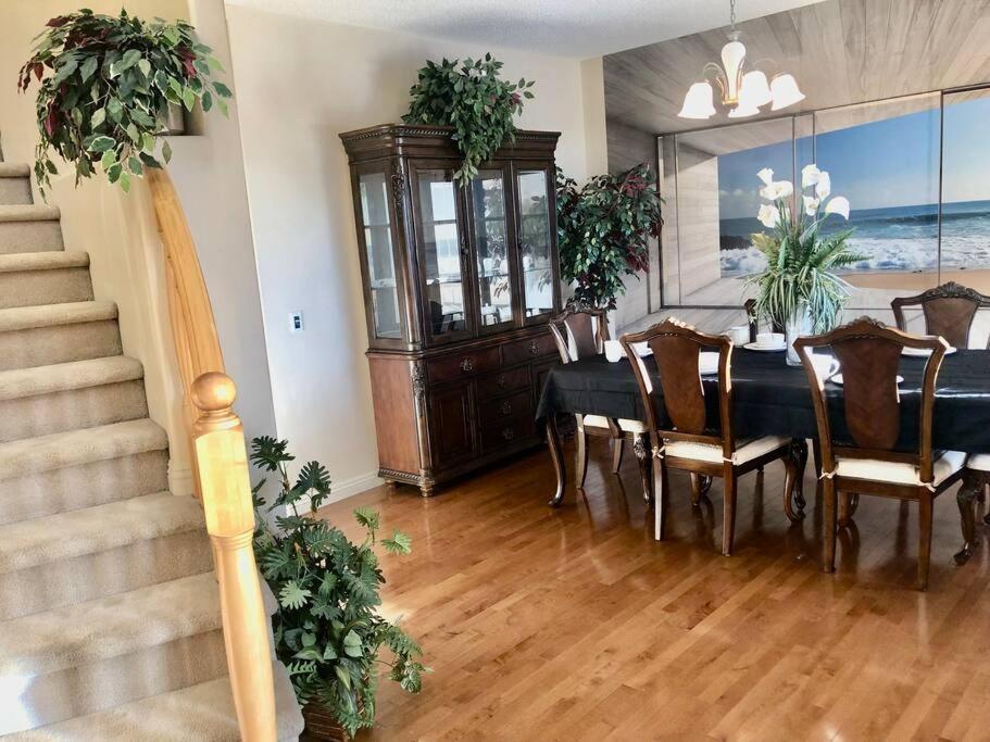 2500 Sq House In Springbank Hill Bl 261818 Villa Calgary Ngoại thất bức ảnh