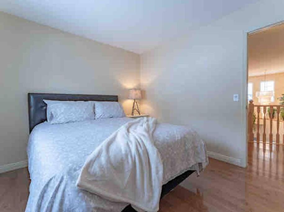2500 Sq House In Springbank Hill Bl 261818 Villa Calgary Ngoại thất bức ảnh