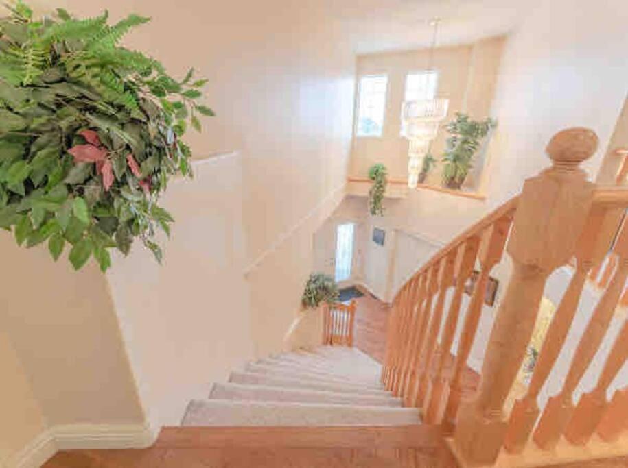 2500 Sq House In Springbank Hill Bl 261818 Villa Calgary Ngoại thất bức ảnh