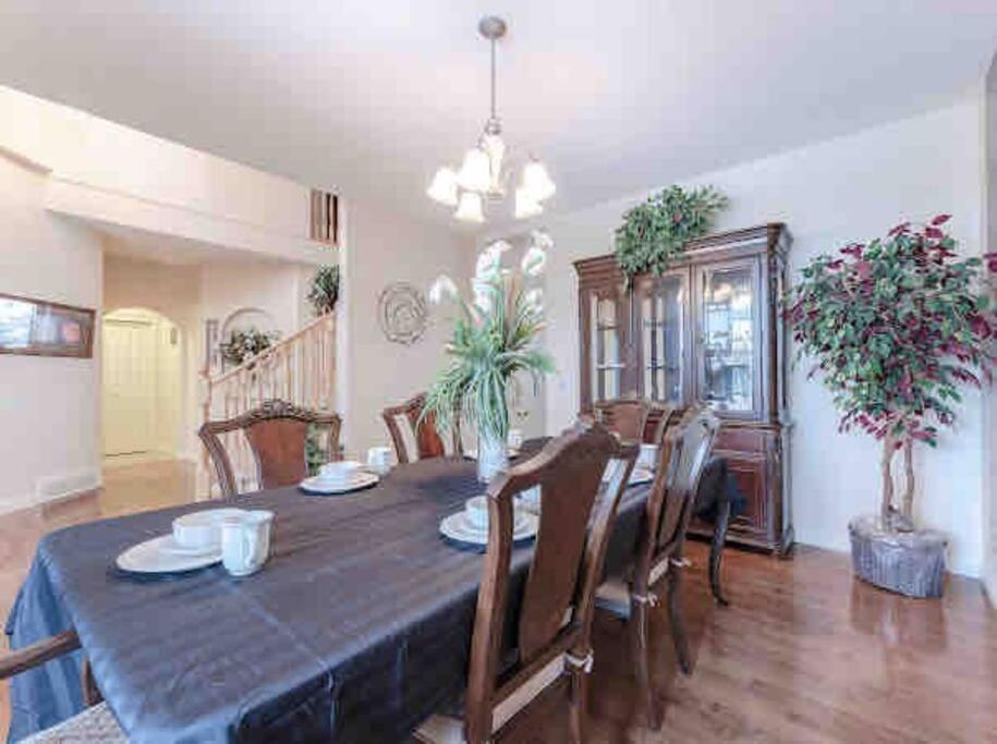 2500 Sq House In Springbank Hill Bl 261818 Villa Calgary Ngoại thất bức ảnh