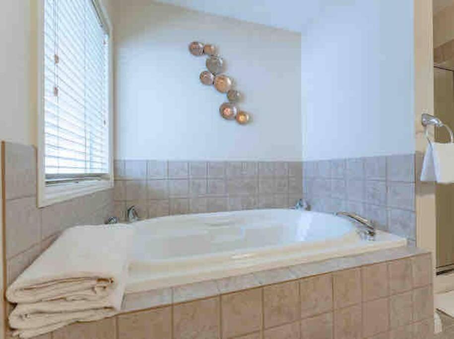 2500 Sq House In Springbank Hill Bl 261818 Villa Calgary Ngoại thất bức ảnh